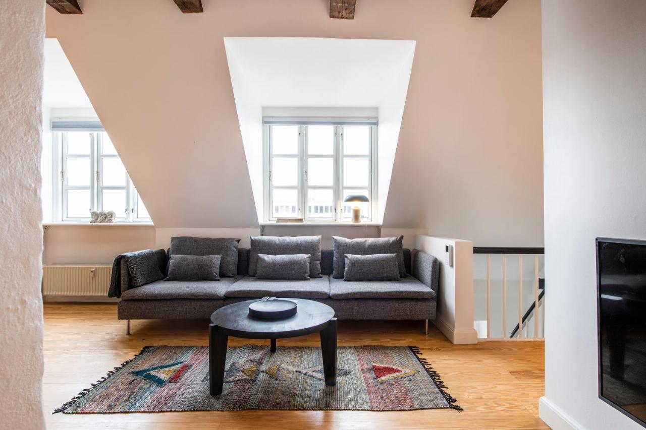 Apartment Town Hall Penthouse By Daniel&jacob's